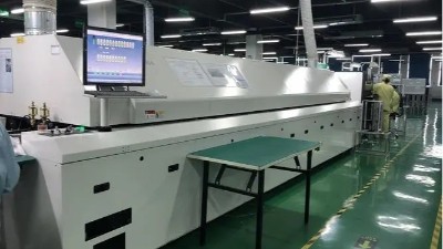 錫膏回流焊出現(xiàn)板材卡死，如何處理？